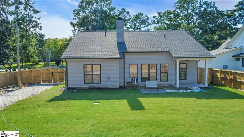 Welcome to this better-than-new craftsman-style ranch, just one - photo 35