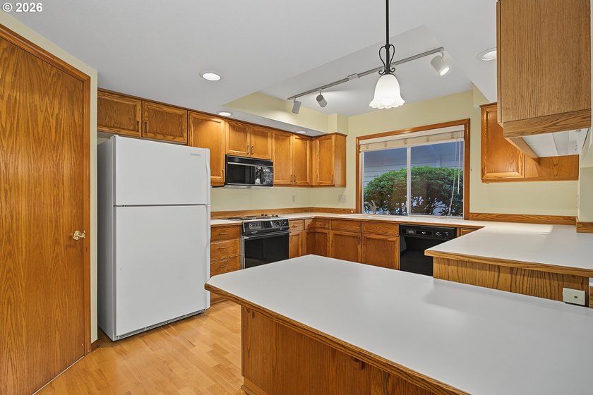 This property is situated on a premier golf course location - photo 13