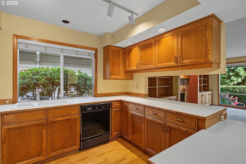 This property is situated on a premier golf course location - photo 16