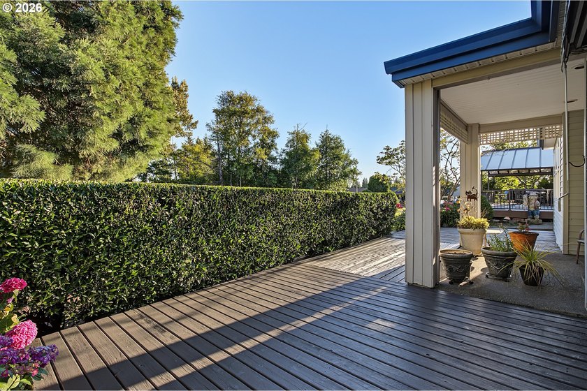 This property is situated on a premier golf course location - photo 38