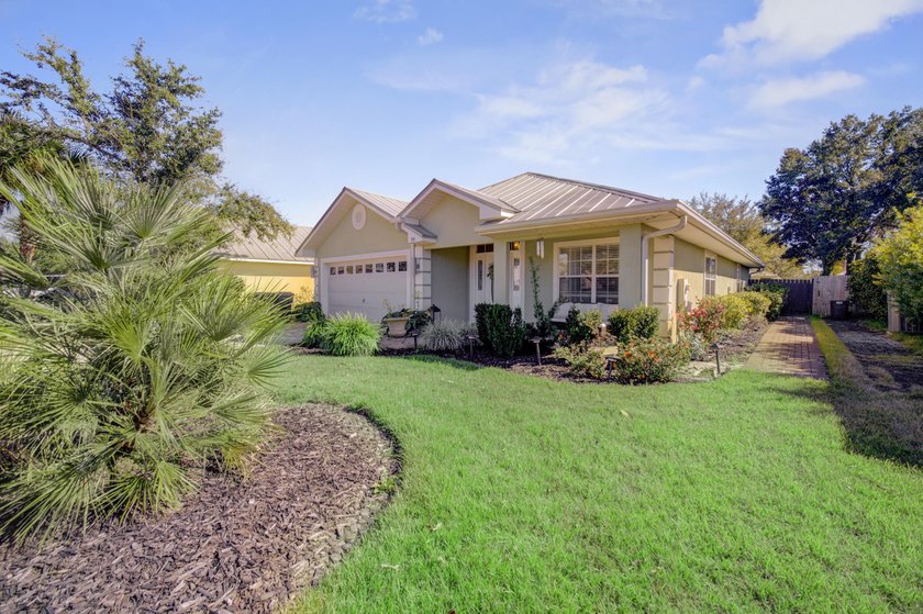 Set within the desirable Driftwood Estates community of Santa - photo 5