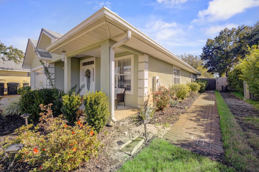 Set within the desirable Driftwood Estates community of Santa - photo 6