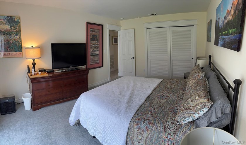 Location! Location! Welcome home to this bright, sparkling clean - photo 6