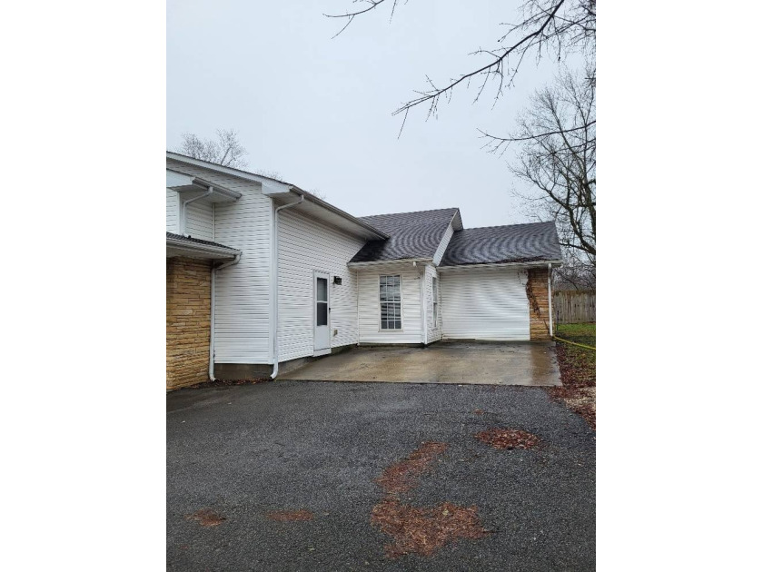 Duplex one Block from three New Restaurants.. Minutes from - photo 2