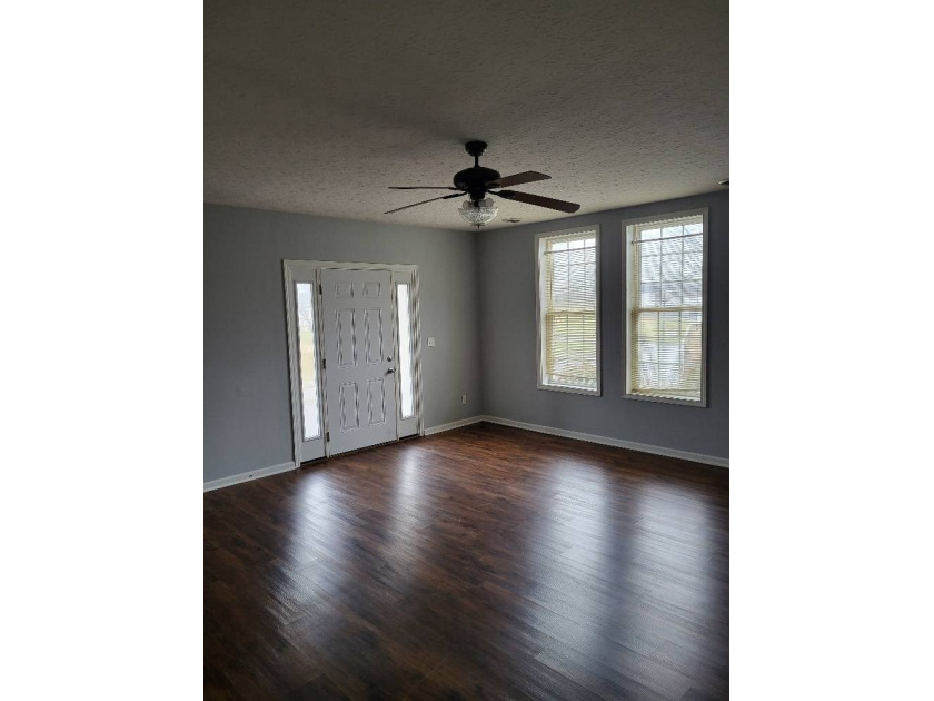 Duplex one Block from three New Restaurants.. Minutes from - photo 9