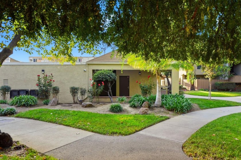 Welcome to a charming 2-bedroom, 1.5-bathroom home located in - photo 20
