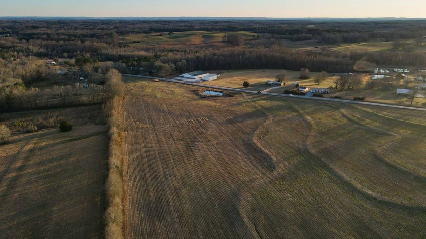 This stunning property features more than 1,300 feet of frontage - photo 22