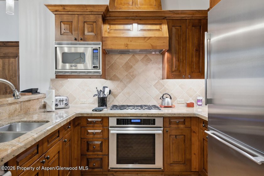 2024 renovations completed (including new decor, furniture - photo 8