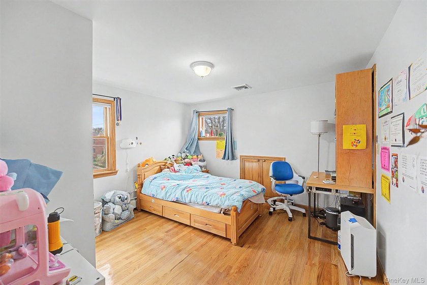 Introducing This Stunning Brick &amp; Stucco Colonial in Bayside - - photo 19
