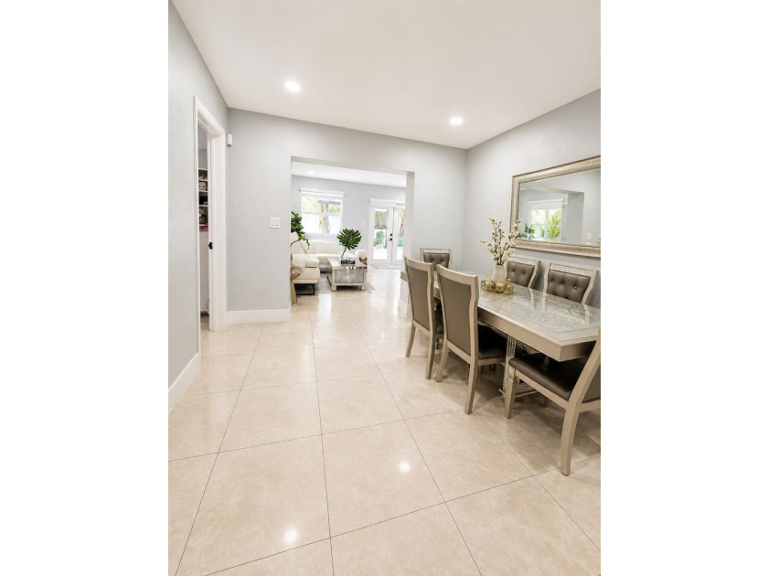 Welcome to this beautifully maintained 4-bedroom, 2-bathroom - photo 11