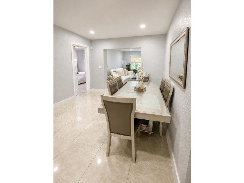 Welcome to this beautifully maintained 4-bedroom, 2-bathroom - photo 12