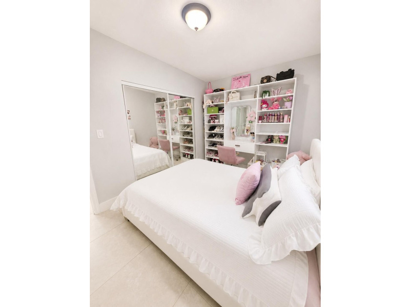 Welcome to this beautifully maintained 4-bedroom, 2-bathroom - photo 19