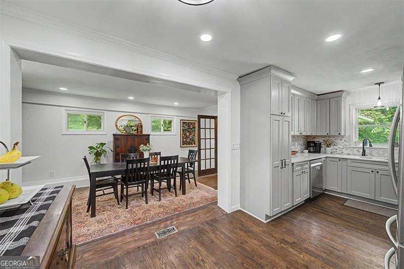Step into this charming 4-bedroom, 2-bath brick beauty in Cobb - photo 5