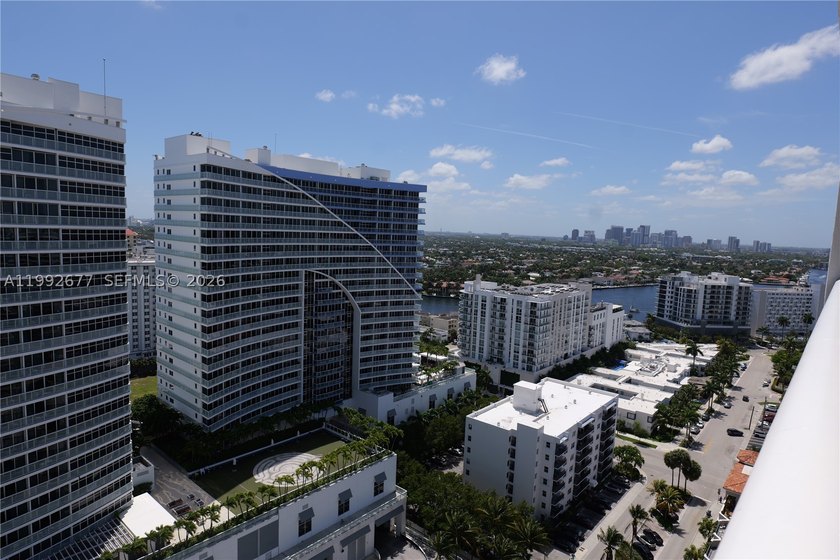 Come enjoy this condo hotel locted on A1A in world famous Fort - photo 8