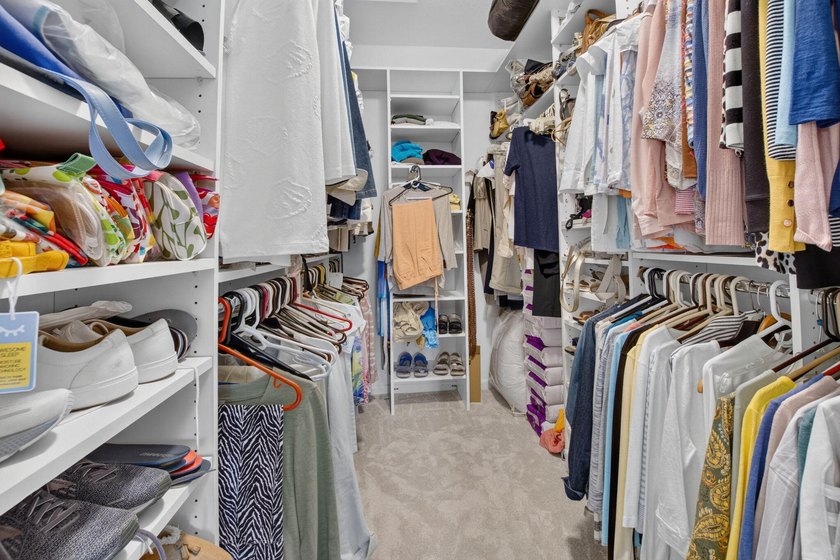 Welcome to effortless Florida living in sought-after - photo 33