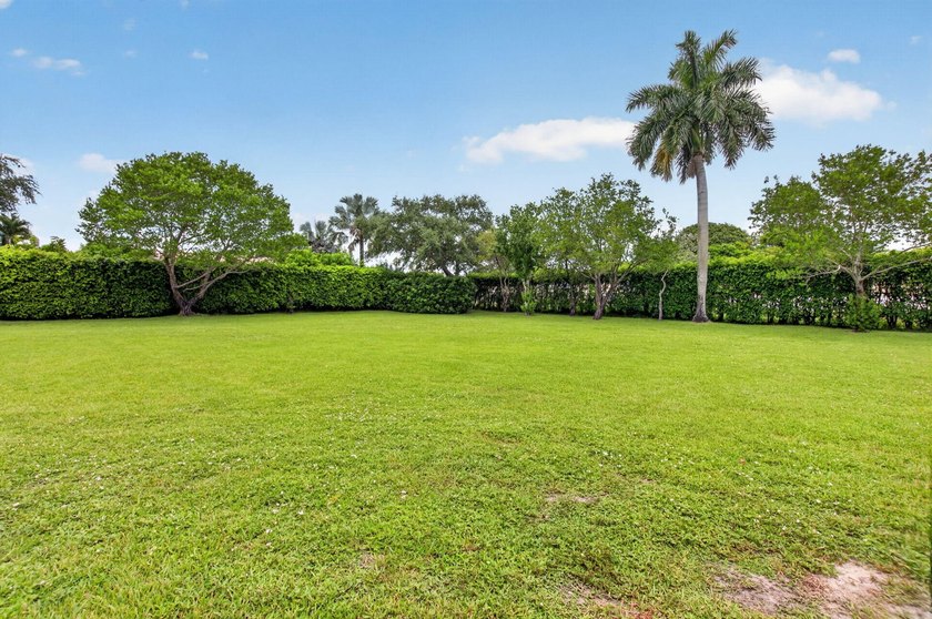 Welcome to effortless Florida living in sought-after - photo 38