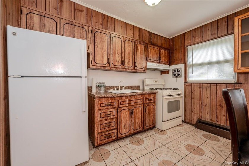Well-kept 2BR/1.5BA single-family with a finished basement - photo 5