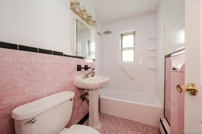 Well-kept 2BR/1.5BA single-family with a finished basement - photo 10