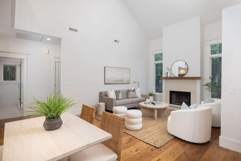 Thoughtfully renovated with a curated selection of designer - photo 11
