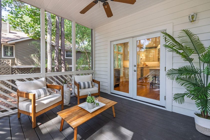 Thoughtfully renovated with a curated selection of designer - photo 21