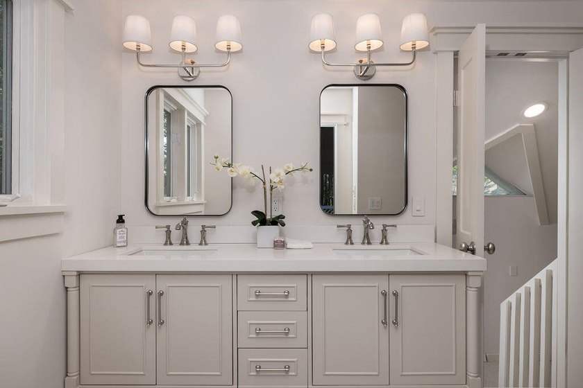 Thoughtfully renovated with a curated selection of designer - photo 32
