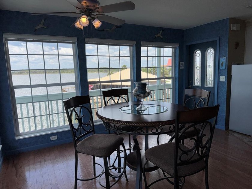 One of Horseshoe Beach's Finest.... This Luxurious 2/2 Gulf - photo 20