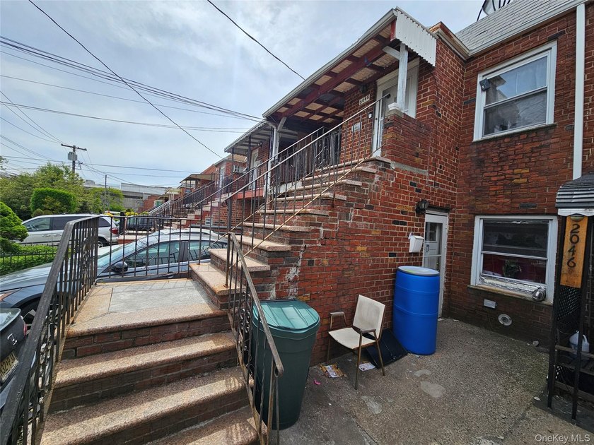 A great opportunity for an end user or investor! Perfect home - photo 3