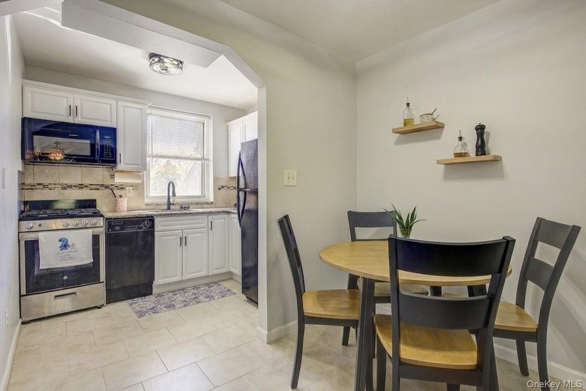Welcome to this bright and airy retreat at quiet Baydale Tenants - photo 8