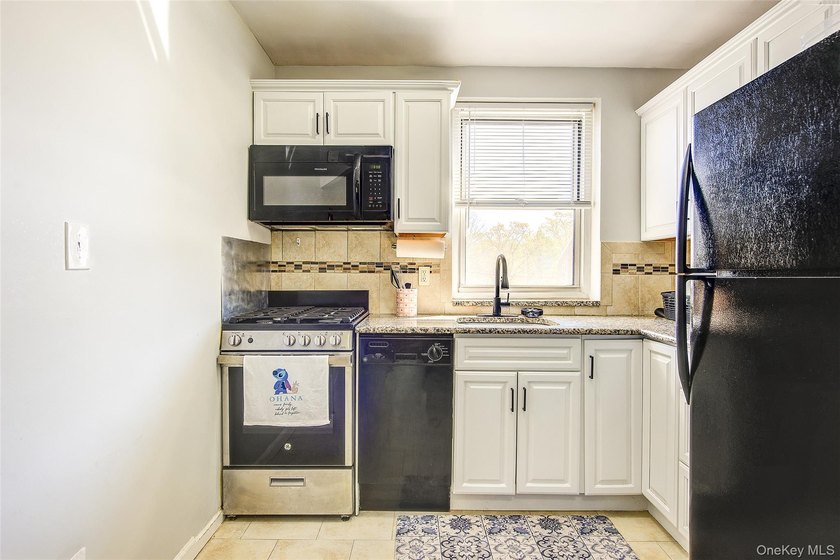 Welcome to this bright and airy retreat at quiet Baydale Tenants - photo 9