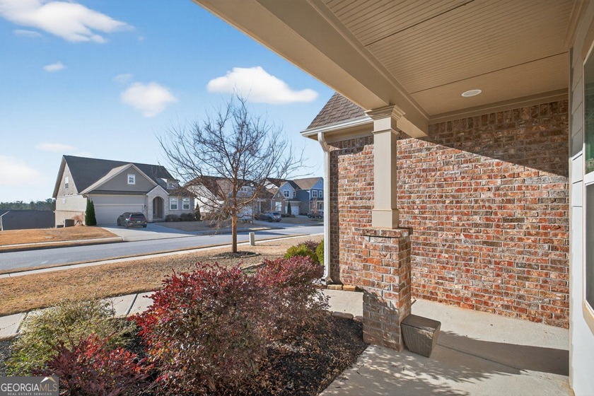Welcome to Manchester Drive, where classic Craftsman charm meets - photo 5
