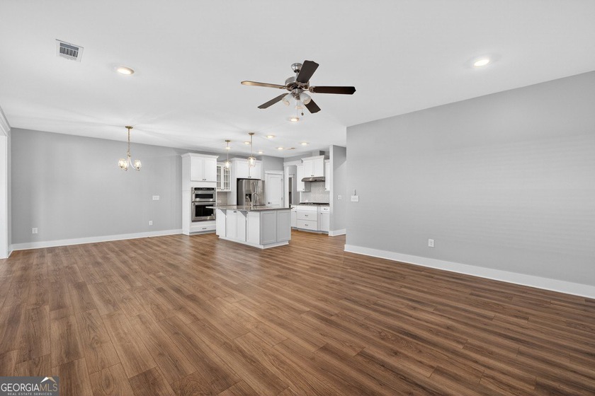 Welcome to Manchester Drive, where classic Craftsman charm meets - photo 8