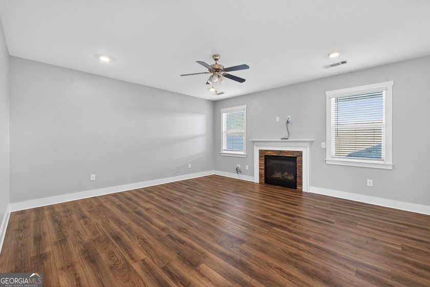 Welcome to Manchester Drive, where classic Craftsman charm meets - photo 9