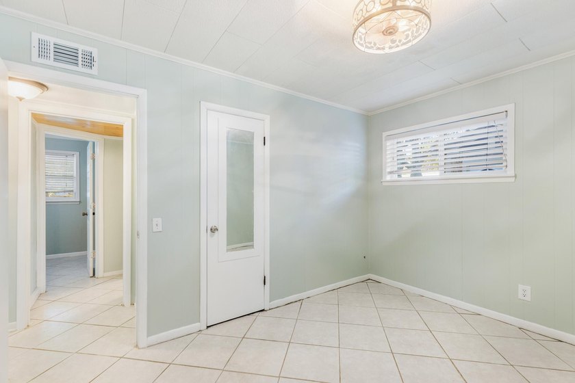 Fantastic one-of-a-kind Florida beach cottage located in the - photo 22