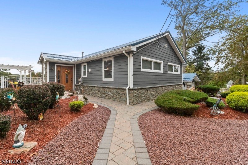Step into your own slice of paradise on Lake Hopatcong! This - photo 4