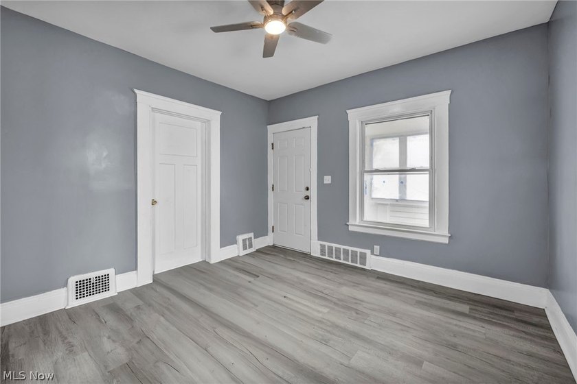 Welcome to this solid income-producing duplex in Cleveland - photo 7