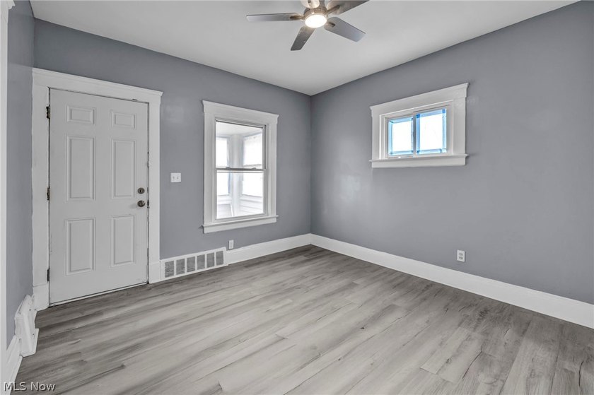 Welcome to this solid income-producing duplex in Cleveland - photo 8
