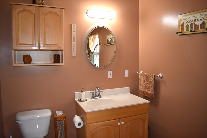 Welcome to this beautiful, sun-filled home designed for both - photo 22