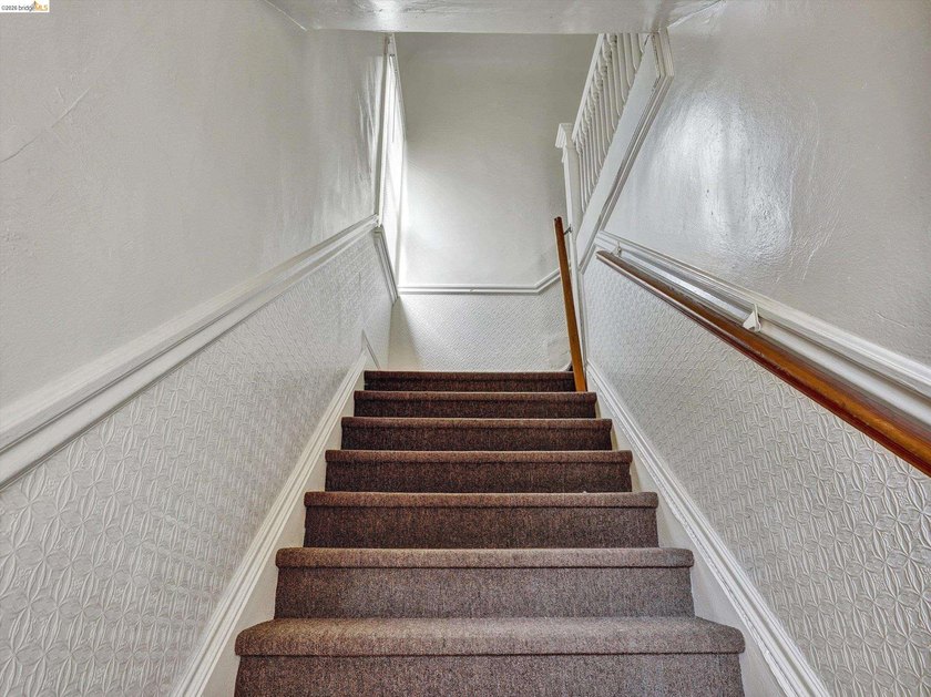 Conveniently located triplex near Children's Hospital and BART - photo 27