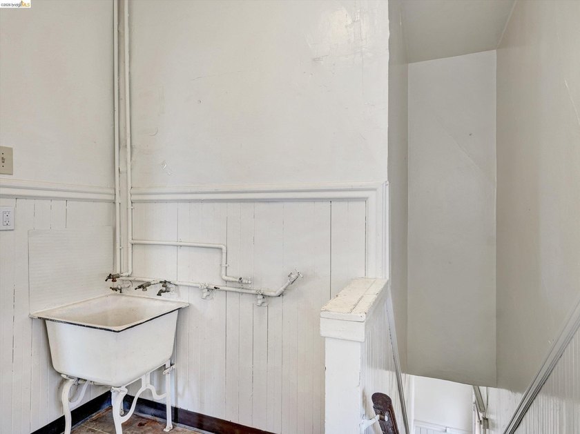 Conveniently located triplex near Children's Hospital and BART - photo 40