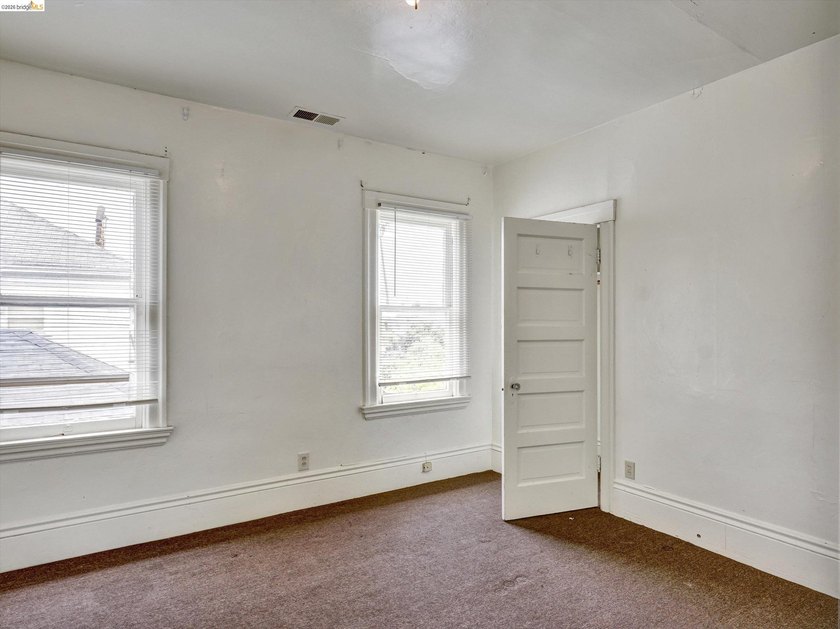 Conveniently located triplex near Children's Hospital and BART - photo 41