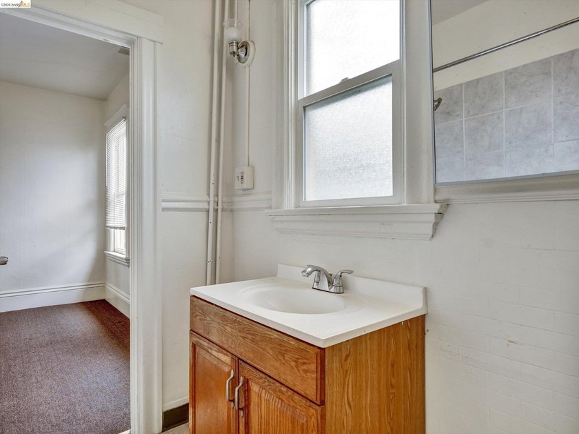 Conveniently located triplex near Children's Hospital and BART - photo 43