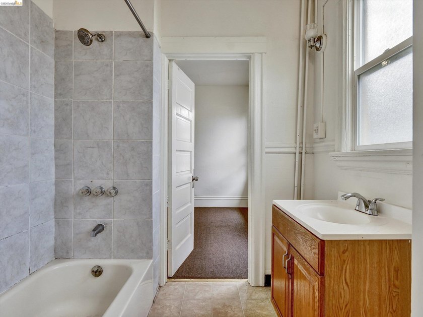 Conveniently located triplex near Children's Hospital and BART - photo 44