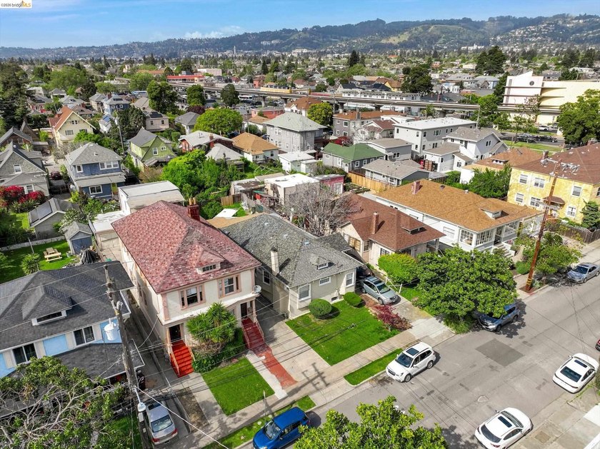 Conveniently located triplex near Children's Hospital and BART - photo 49