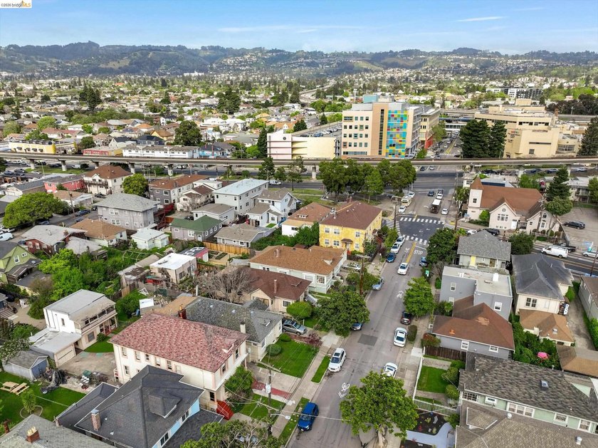 Conveniently located triplex near Children's Hospital and BART - photo 50