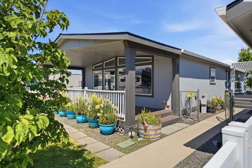 Located in Desert Aire - a Columbia River community known for - photo 4