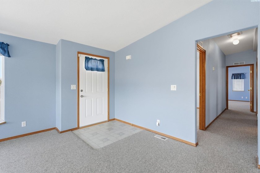 Located in Desert Aire - a Columbia River community known for - photo 5