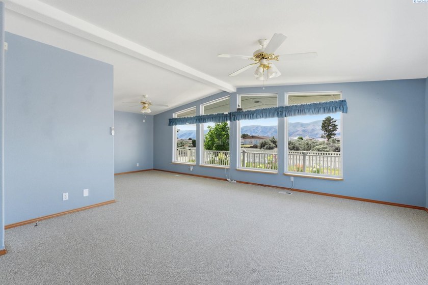 Located in Desert Aire - a Columbia River community known for - photo 7