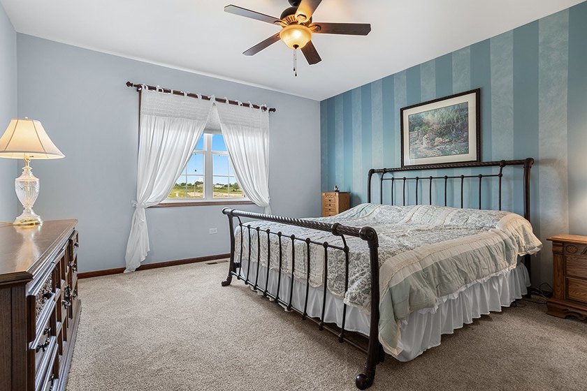 Exceptional custom ranch on a premium lookout lot, showcasing - photo 10