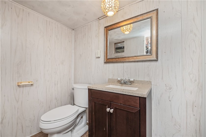 Lovingly maintained Ranch in Irondequoit! Step inside to a - photo 17