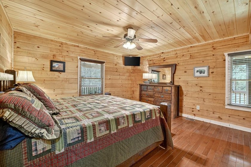 Escape to serenity on your own secluded creek haven in the North - photo 27